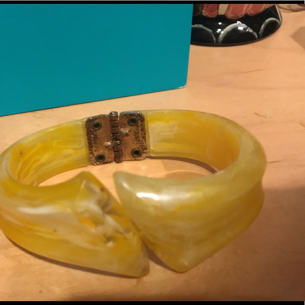 Vintage yellow Bakelite bracelet